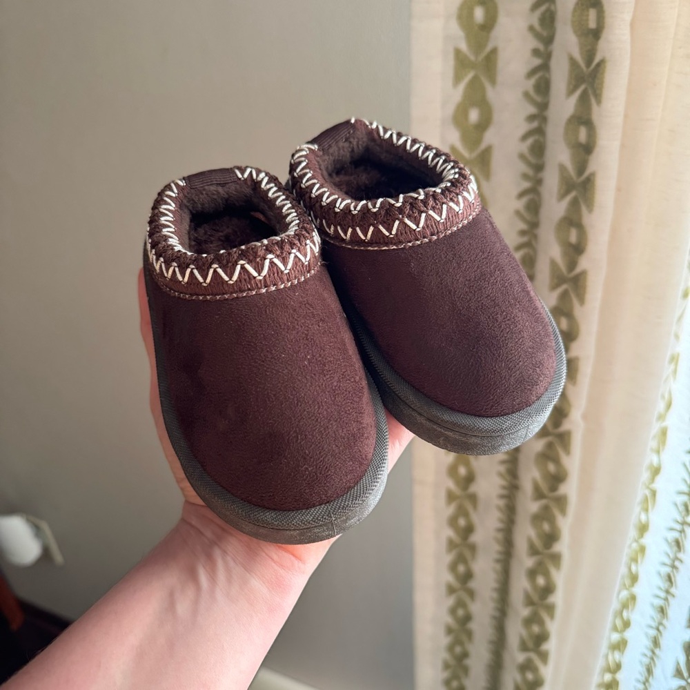 Toddler Girls size 5 Hurley Clogs